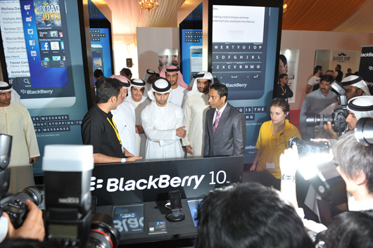 3-His-Royal-Highness-Sheikh-Mansoor-Bin-Mohammed-Bin-Rashid-Al-Maktoum-getting-a-preview-of-the-new-Blackberry-10